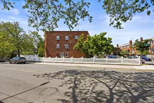 64-32 77th Pl, Middle Village, NY 11379 - Photo 4