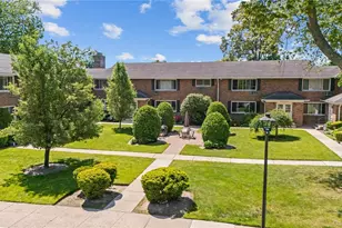 234 Edmunton Dr, North Babylon, NY 11703 - Photo 2