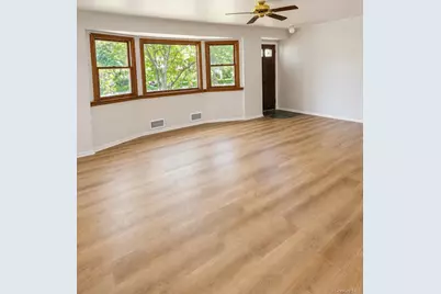 16 Clay Pitts Road, Greenlawn, NY 11740 - Photo 4