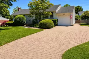 16 Clay Pitts Rd, Greenlawn, NY 11740 - Photo 2