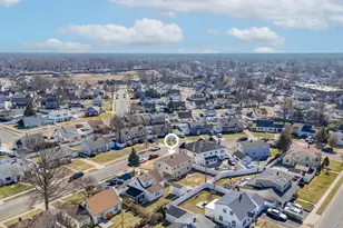 28 Candle Ln, Levittown, NY 11756 - Photo 16