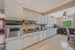 15 Lillian Pl, Farmingdale, NY 11735 - Photo 18