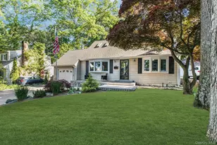 16 Davis St, Melville, NY 11747 - Photo 2