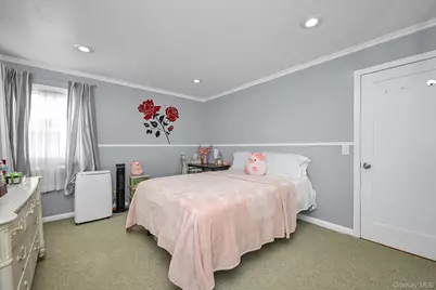 126 Roeckel Avenue, Valley Stream, NY 11580 - Photo 10