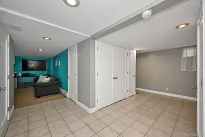 126 Roeckel Avenue, Valley Stream, NY 11580 - Photo 14