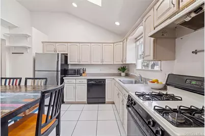 372 Madison Street, Franklin Square, NY 11010 - Photo 12