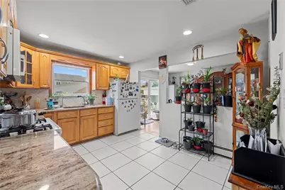 372 Madison Street, Franklin Square, NY 11010 - Photo 4