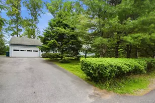 41 Greentree Dr S, Hyde Park, NY 12538 - Photo 4