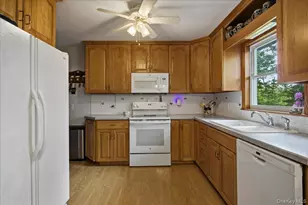 41 Greentree Dr S, Hyde Park, NY 12538 - Photo 10