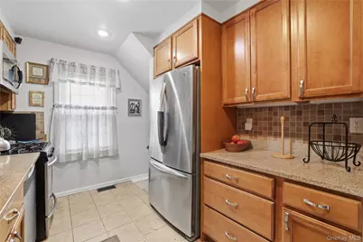 1 Ivanhoe Place, Valley Stream, NY 11580 - Photo 6