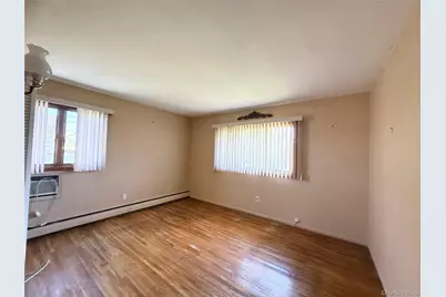 22 Beach Avenue, Copiague, NY 11726 - Photo 4
