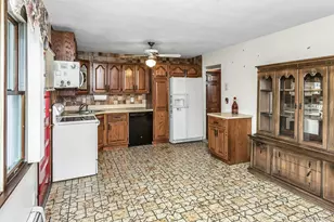 22 Beach Ave, Copiague, NY 11726 - Photo 6