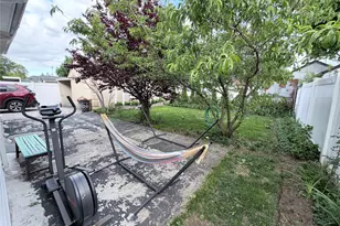 166 Stanton Blvd, Uniondale, NY 11553 - Photo 12