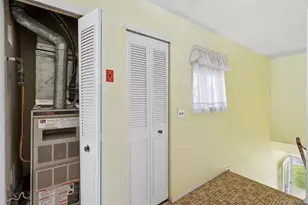 156 W Cambridge Dr E, Copiague, NY 11726 - Photo 12