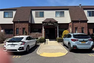 156 W Cambridge Dr E, Copiague, NY 11726 - Photo 34