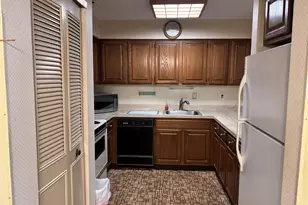 156 W Cambridge Dr E, Copiague, NY 11726 - Photo 38