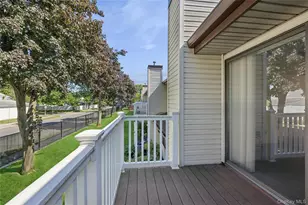 156 W Cambridge Dr E, Copiague, NY 11726 - Photo 8
