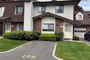 156 W Cambridge Dr E, Copiague, NY 11726 - Photo 2