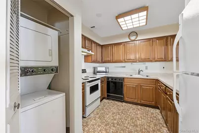 156 W Cambridge Drive E #156, Copiague, NY 11726 - Photo 16