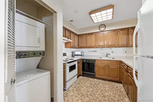 156 W Cambridge Dr E, Copiague, NY 11726 - Photo 16