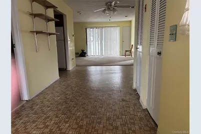 156 W Cambridge Drive E #156, Copiague, NY 11726 - Photo 14