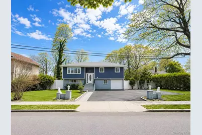 18 Park Drive E, Syosset, NY 11791 - Photo 1