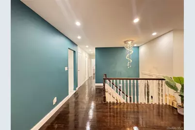 18 Park Drive E, Syosset, NY 11791 - Photo 12