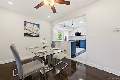 18 Park Drive E, Syosset, NY 11791 - Photo 14