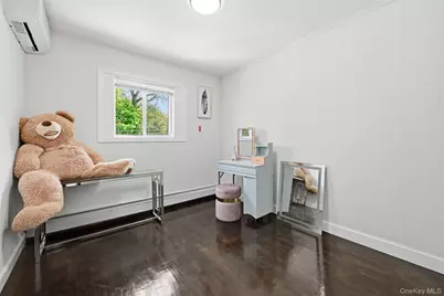 18 Park Drive E, Syosset, NY 11791 - Photo 16