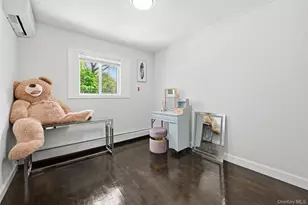 18 Park Dr E, Syosset, NY 11791 - Photo 16