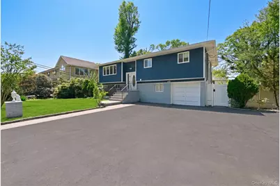 18 Park Drive E, Syosset, NY 11791 - Photo 2
