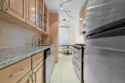 67-35 Yellowstone Boulevard #6K, Forest Hills, NY 11375 - Photo 4