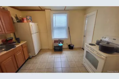 112 Smith Street, Poughkeepsie, NY 12601 - Photo 2