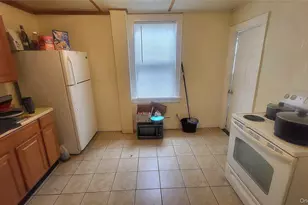 112 Smith St, Poughkeepsie, NY 12601 - Photo 2