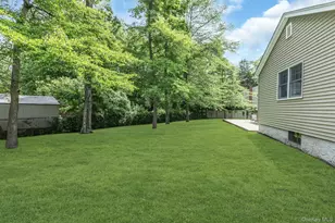 25 Middlesex Ave, Oakdale, NY 11769 - Photo 30