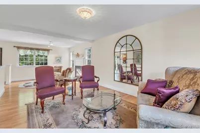 25 Middlesex Avenue, Oakdale, NY 11769 - Photo 6