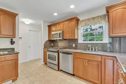 25 Middlesex Avenue, Oakdale, NY 11769 - Photo 12