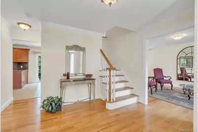 25 Middlesex Avenue, Oakdale, NY 11769 - Photo 4