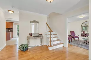 25 Middlesex Ave, Oakdale, NY 11769 - Photo 4