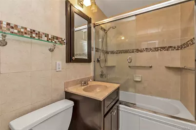 70-25 Yellowstone Boulevard #2 N, Forest Hills, NY 11375 - Photo 8