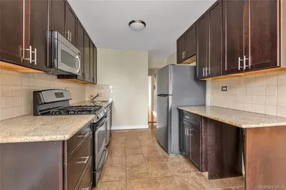 70-25 Yellowstone Boulevard #2 N, Forest Hills, NY 11375 - Photo 6