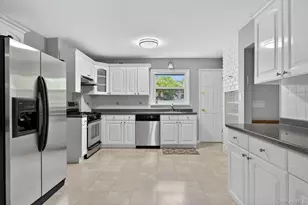 68B Graywood, Port Washington, NY 11050 - Photo 10