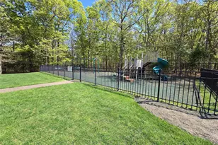 460 Old Town Rd, Port Jefferson Station, NY 11776 - Photo 14
