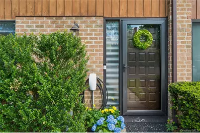 23 The Hamlet, Pelham, NY 10803 - Photo 2