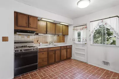94 Babylon Avenue, West Islip, NY 11795 - Photo 10