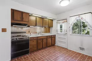 94 Babylon Ave, West Islip, NY 11795 - Photo 10