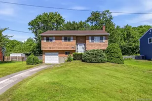 94 Babylon Ave, West Islip, NY 11795 - Photo 2
