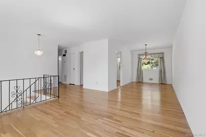 94 Babylon Avenue, West Islip, NY 11795 - Photo 8