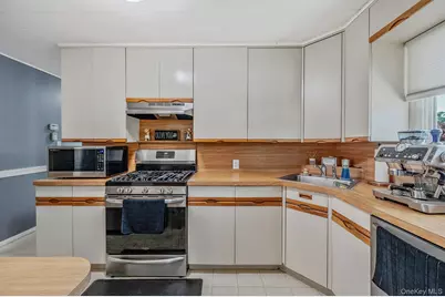 413 N Broadway, Lindenhurst, NY 11757 - Photo 12