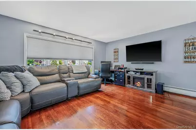 413 N Broadway, Lindenhurst, NY 11757 - Photo 4